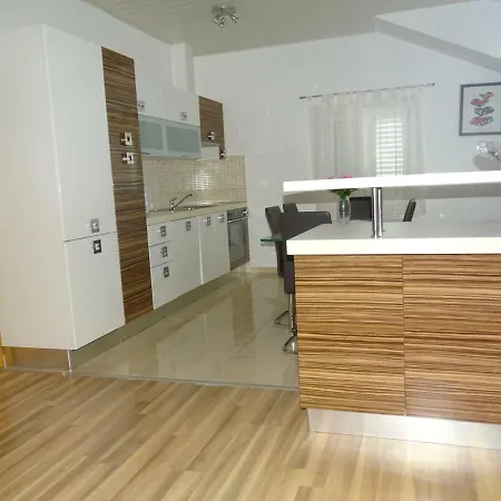 Paradise Apartment *