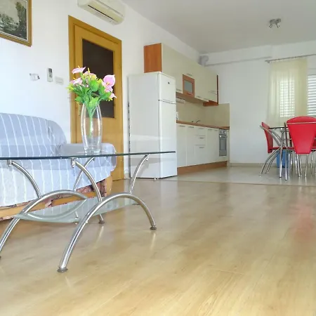 Apartment Paradise *